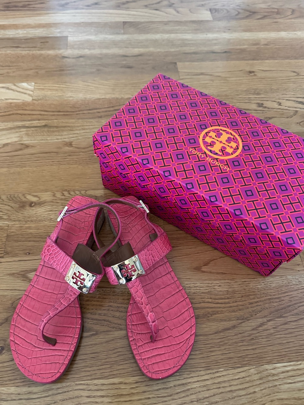 Tory Burch -Hot Pink Textured Leather Thong Sandals with Logo Hardware